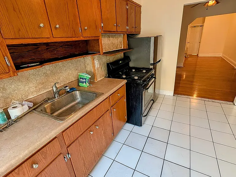 1876 Madison St #2R — Photo 3