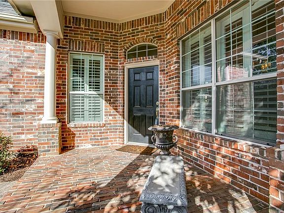 3rd image of 5528 Hidden Creek Ln