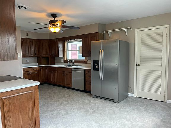 3rd image of 19 Genesee Ln