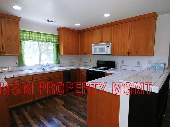 1144 CHELSHAM AVE Kitchen with Microwave, Dishwasher, Gas Ra