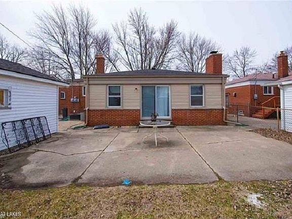 2nd image of 20925 Bayside St