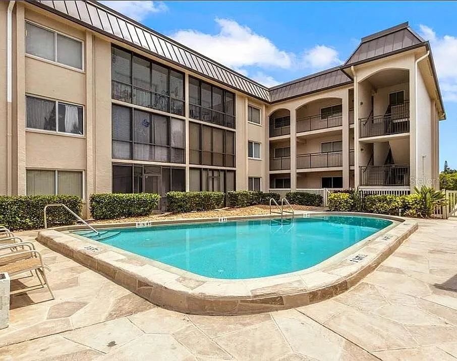 2 bed, 2.0 bath, 910 sqft, $1,950 — Photo 4