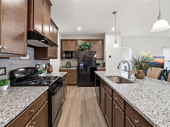 3rd image of 256 Salt Lake Ln