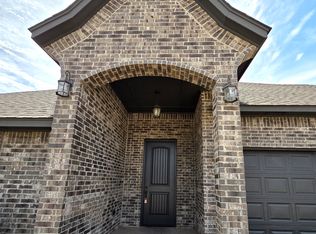 901 N Barn Hill Way, Mustang, OK 73064