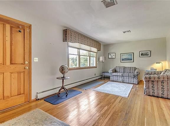 5th image of 15 Galveston Dr