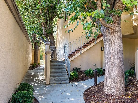 2nd image of 23839 Del Monte Dr Unit 92