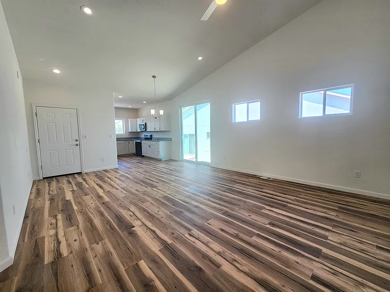 673 E Laporte Dr — Photo 4