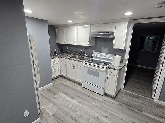 3rd image of 1422 Tenaya Dr #1/2