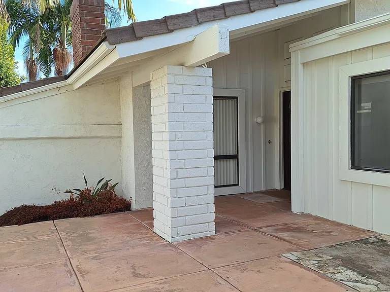 4972 Paseo Segovia — Photo 2