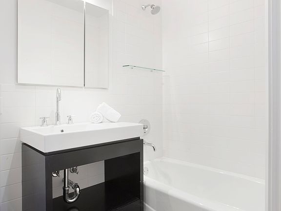 4th image of 30 Washington St #94OASH