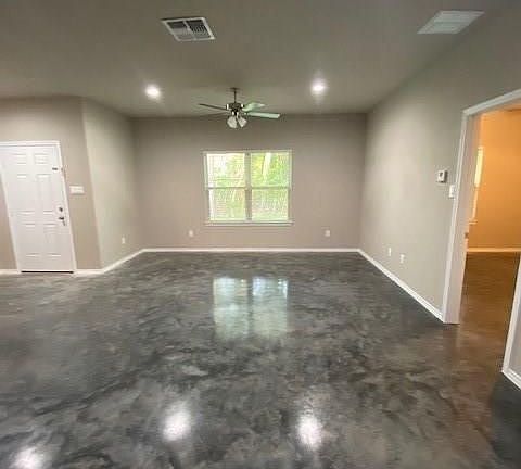 3rd image of 15679 Sycamore Dr