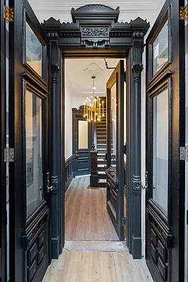 Rented by Bank Neary | media 20