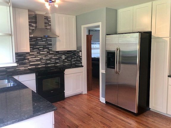 2nd image of 3047 Maplewood Dr