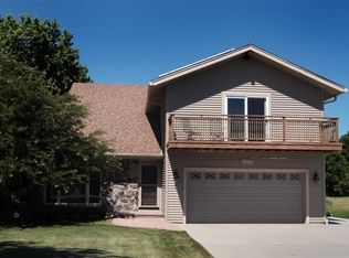 17593 W Dartmoor Dr, Grayslake, IL 60030