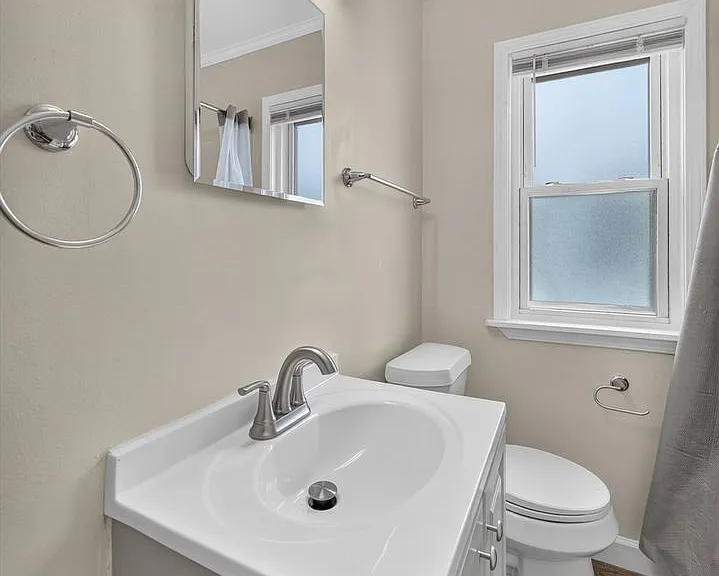 2090 Cicotte Ave — Photo 24