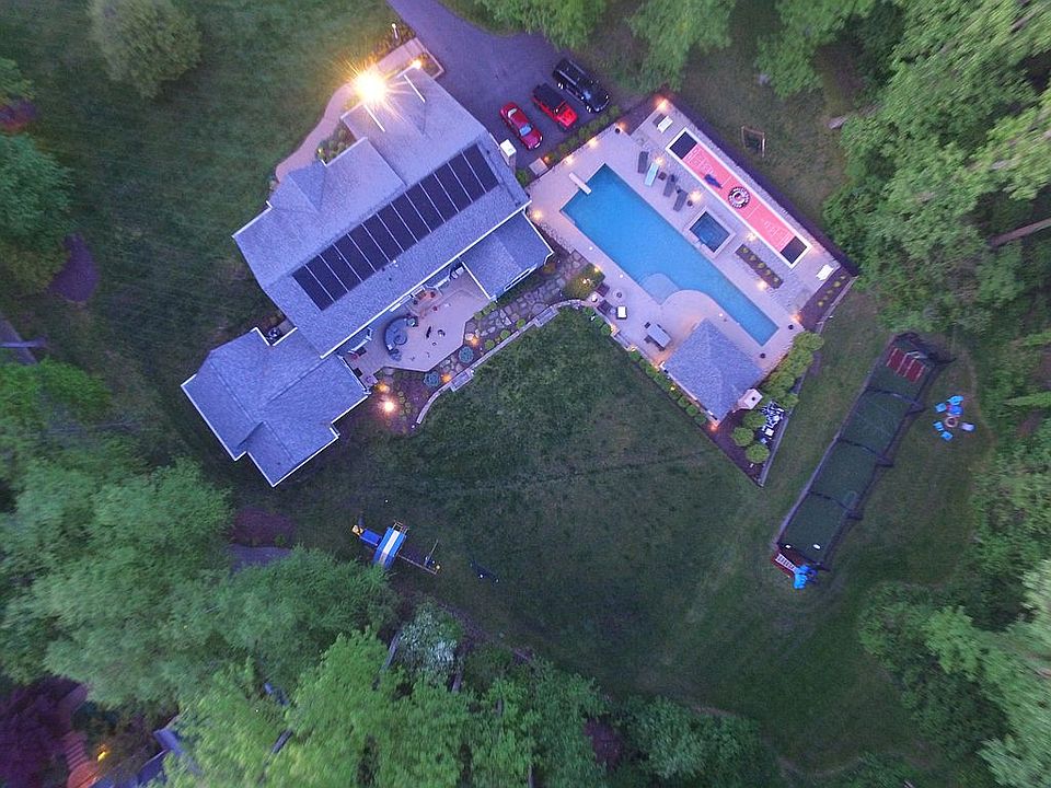 1st image of 17 Sonneborn Ln