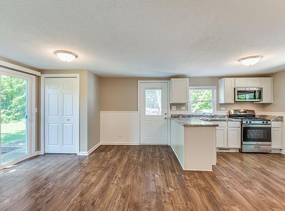 5th image of 43330 N Forest Dr