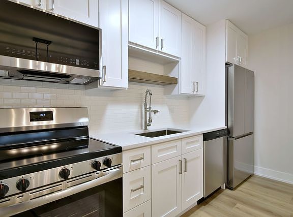 5th image of 929 Washington St APT 304
