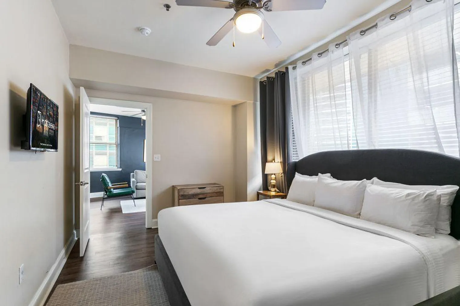 1 bed, 2.0 bath, 430 sqft, $4,366 — Photo 3