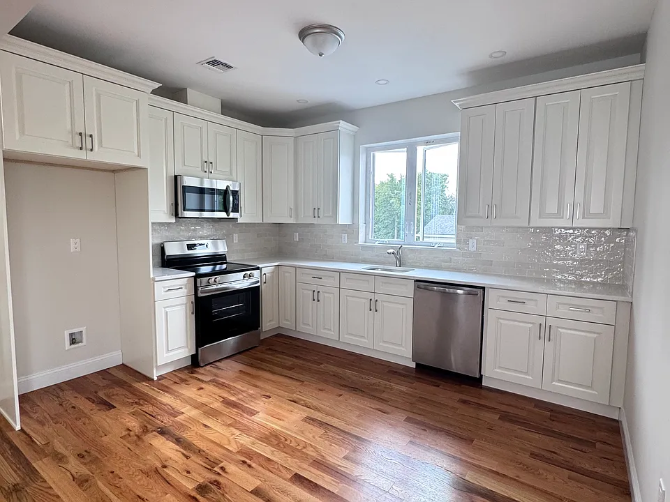 556 Drumgoole Rd E #2