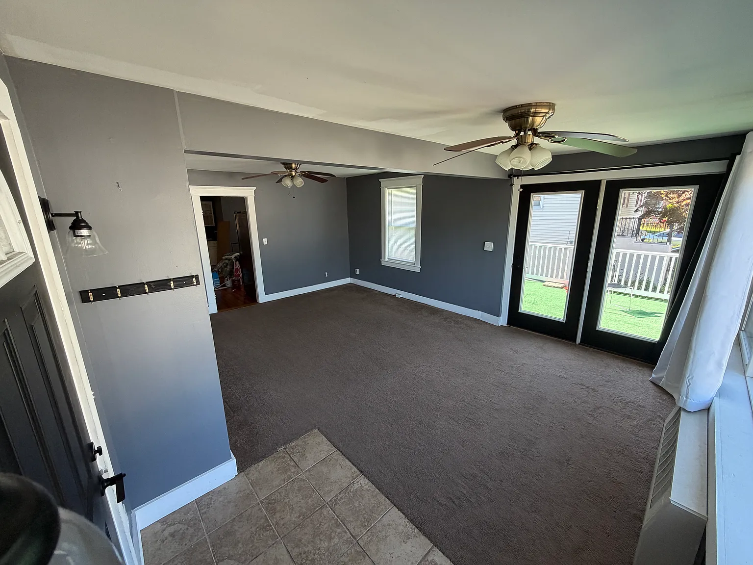 3 bed, 1000 sqft, $2,400 — Photo 4