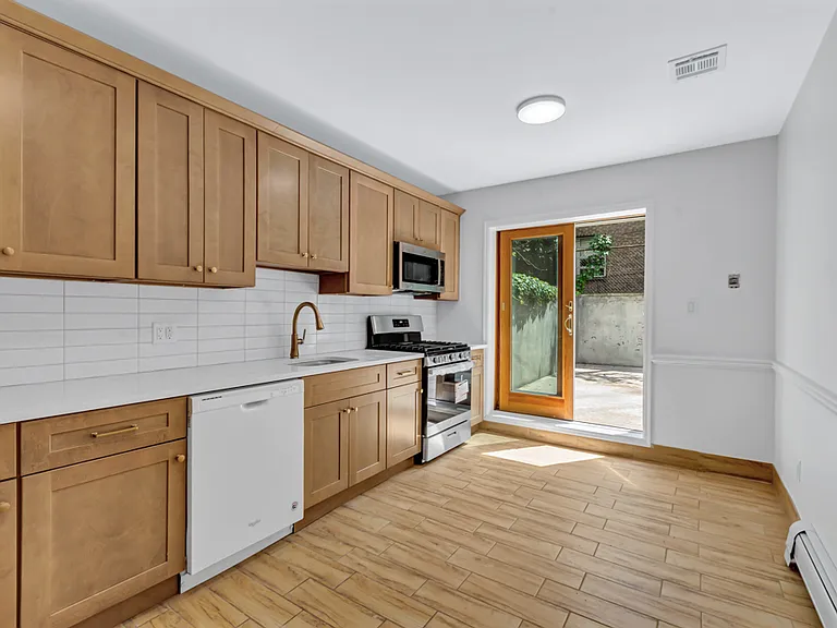 194 Sackett St #1 — Photo 2