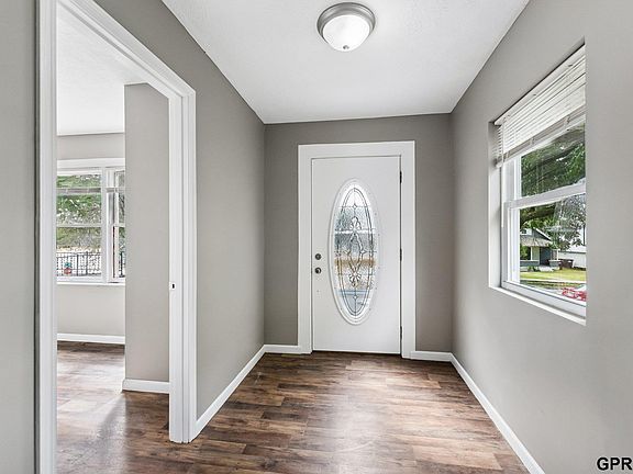 2nd image of 3010 Seward St
