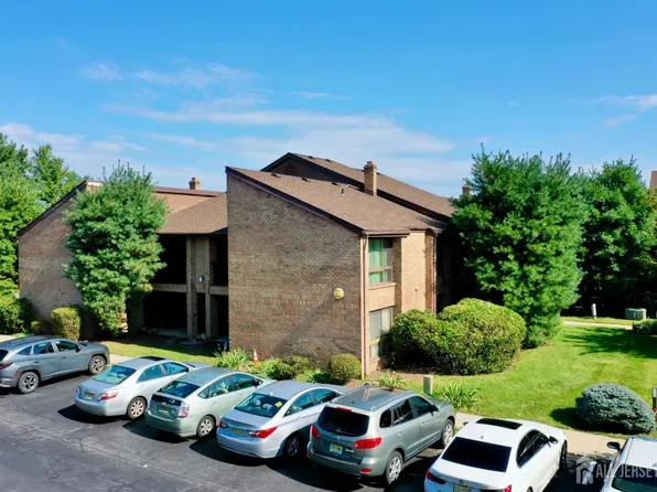 280 Willowbrook Dr, North Brunswick, NJ 08902