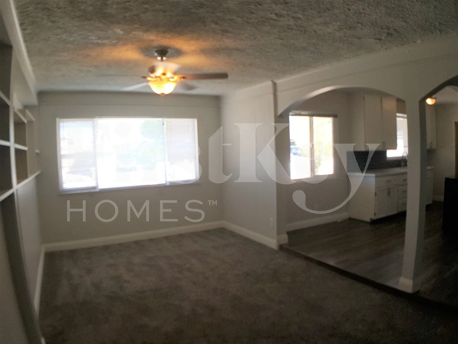 4 bed, 2.0 bath, 1688 sqft, $2,415 — Photo 4