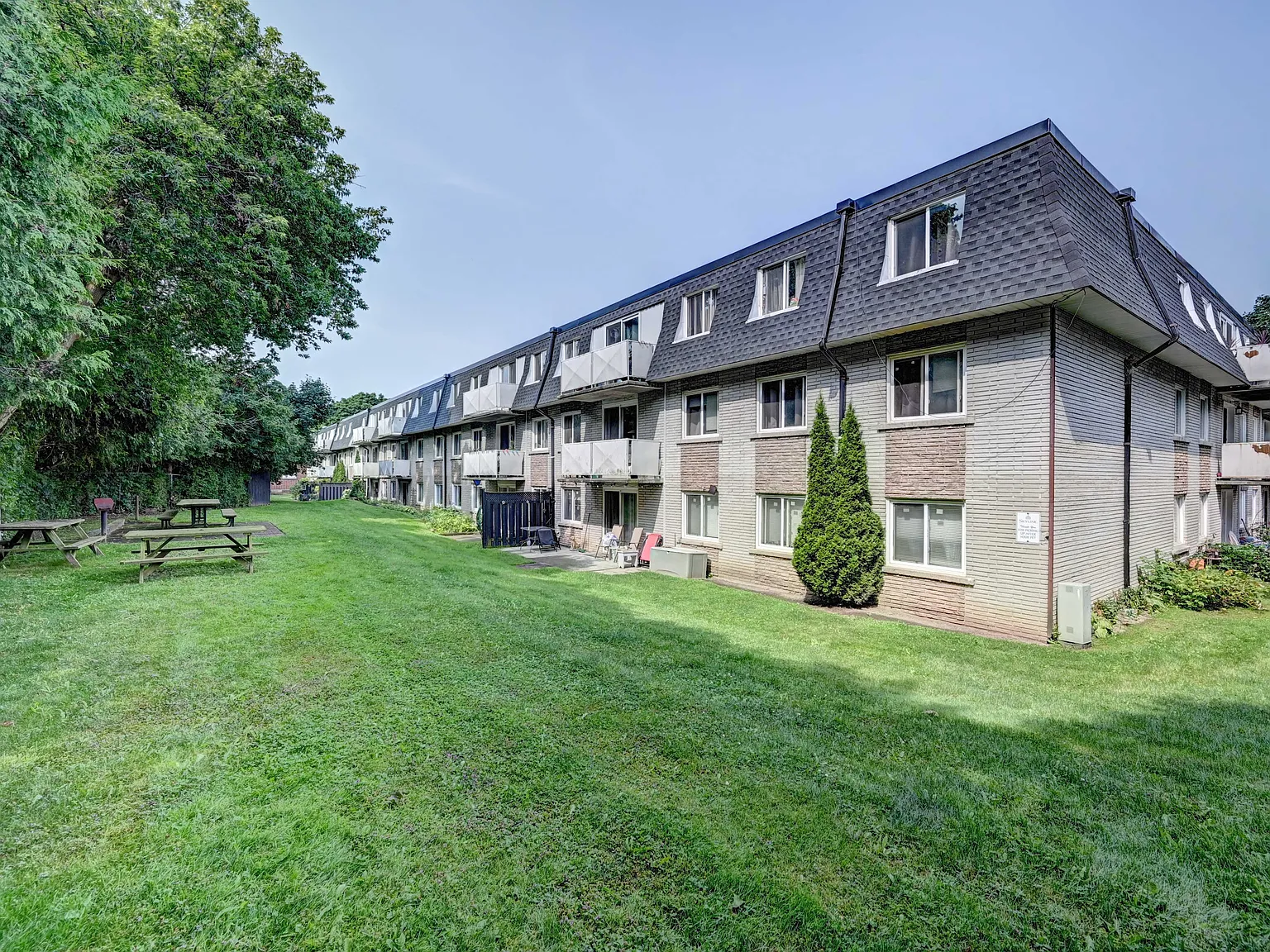 Hillcrest Apartments — Photo 2