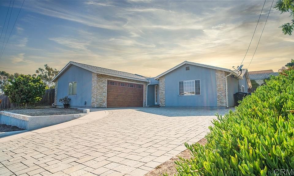 1st image of 888 Crest Dr