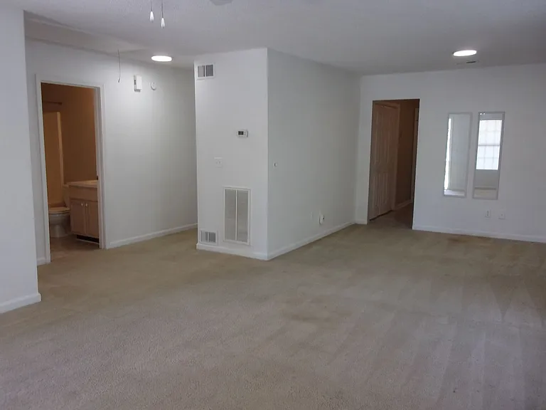 1073 Cherry Meadow Ln — Photo 5