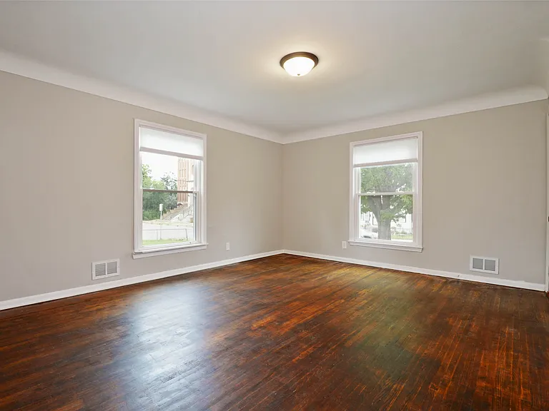 921 Oliver Ave N #921 — Photo 5