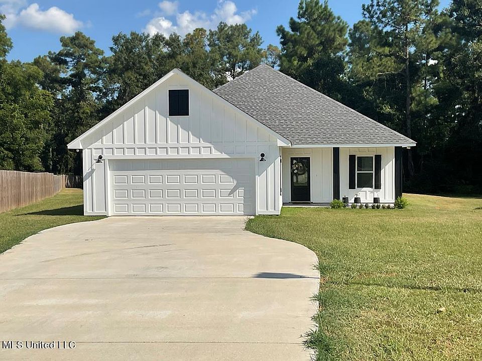 1st image of 113 Knoll Creek Dr