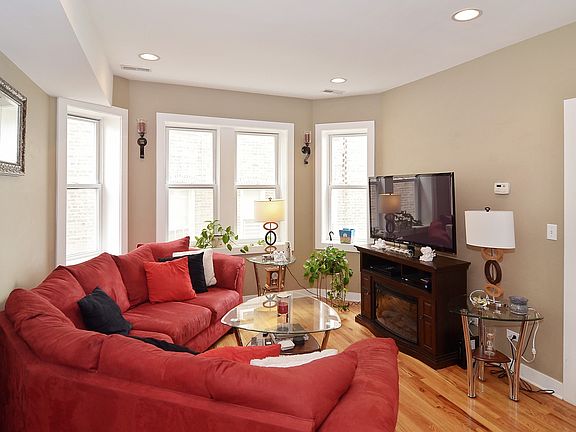 2nd image of 1432 N Maplewood Ave APT 202
