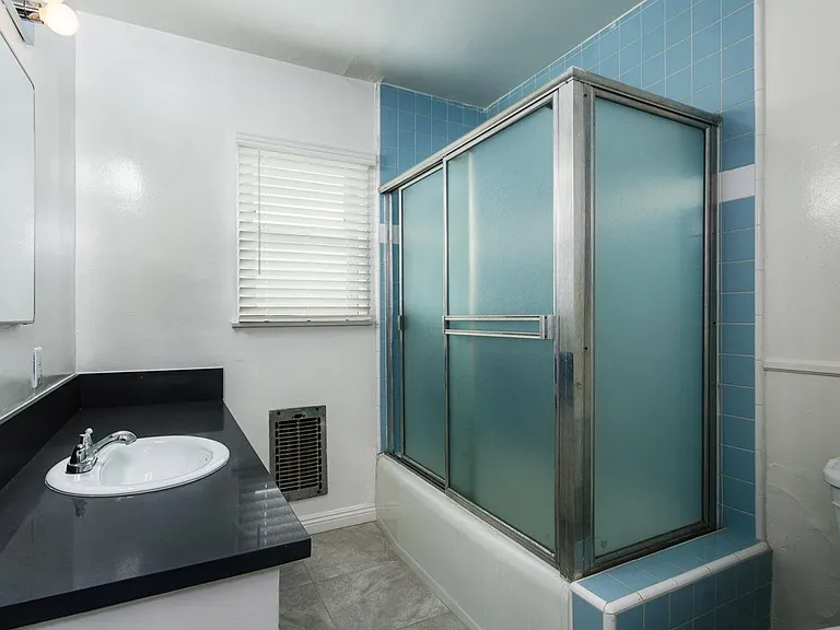 12309 Oxnard St #2 — Photo 14