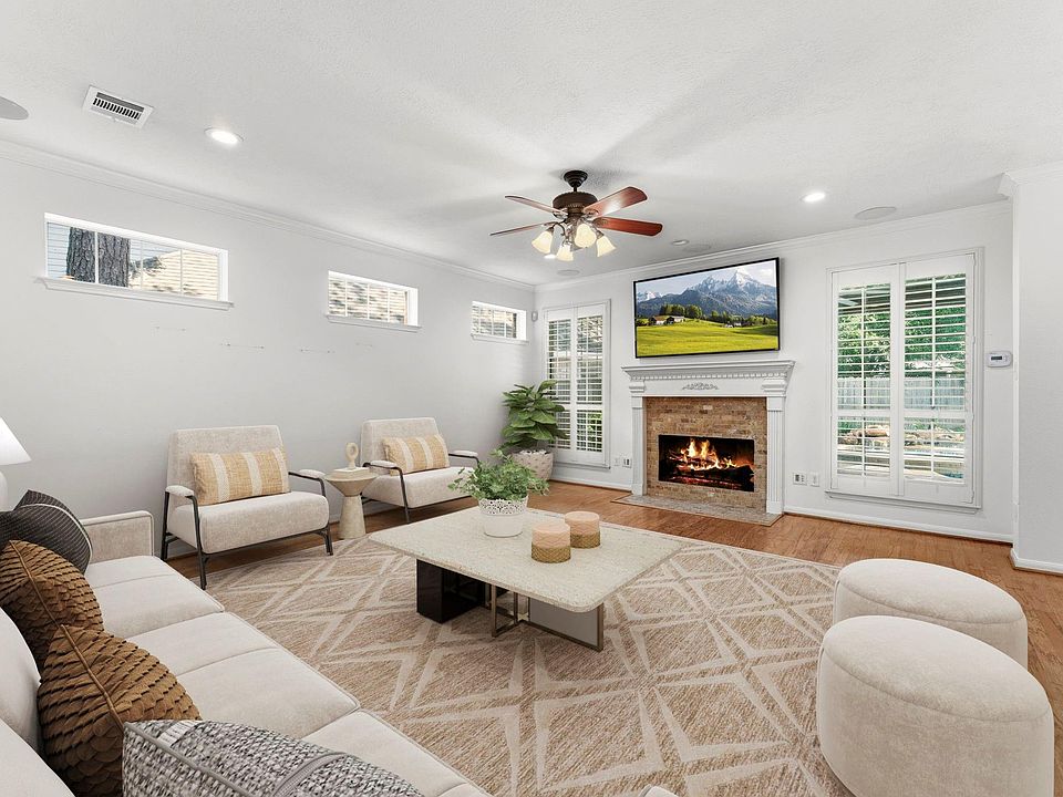 1st image of 26 Shady Pond Pl