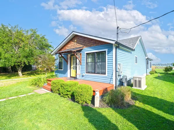 2742 Cottage Ln, Harsens Island, MI 48028