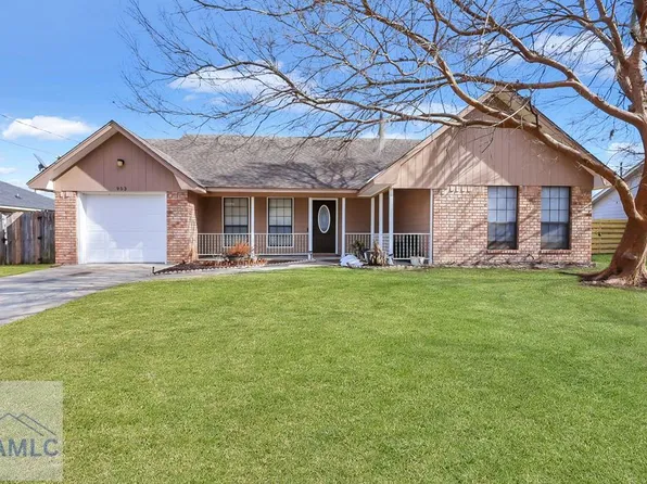 953 Black Willow Dr, Hinesville, GA 31313