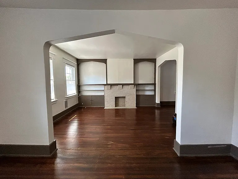 105 Florence Ave — Photo 6