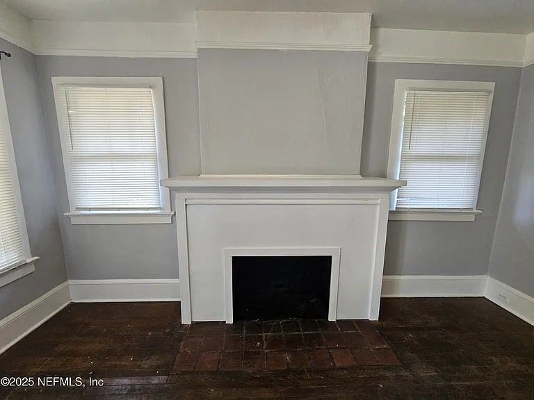 2536 Phyllis St — Photo 3