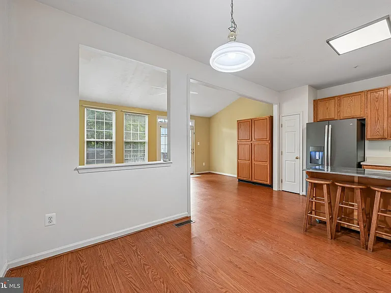 1724 Emory St — Photo 16