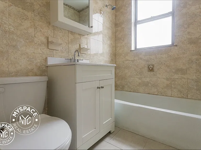 381 Berry St #4C — Photo 9