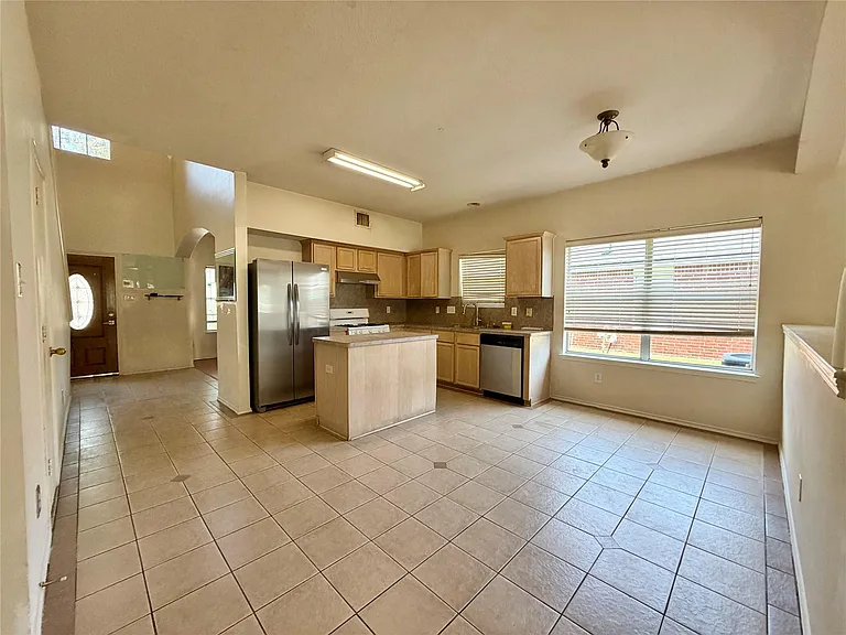2305 Ames St — Photo 8