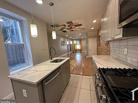 3 bed, $1,200 — Photo 3