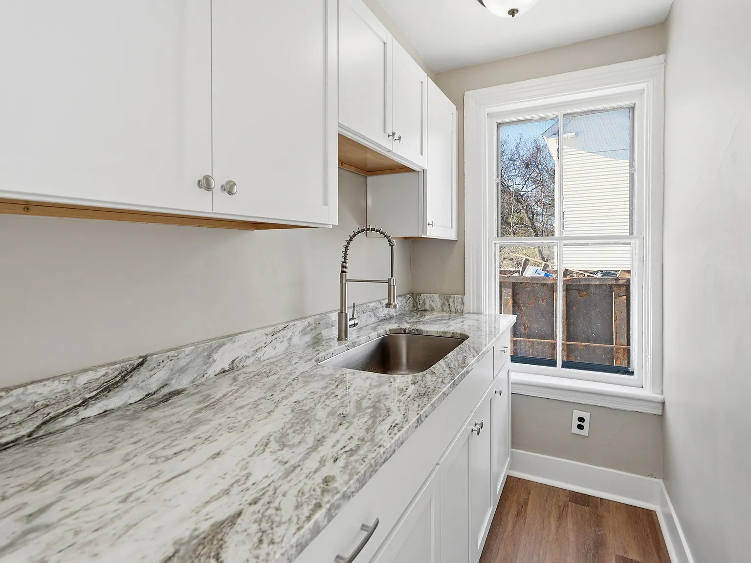 3 bed, 1056 sqft, $2,500 — Photo 3
