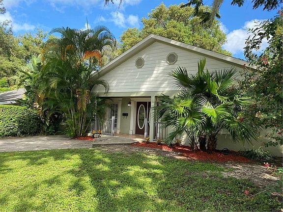 3rd image of 1015 Lake Highland Dr