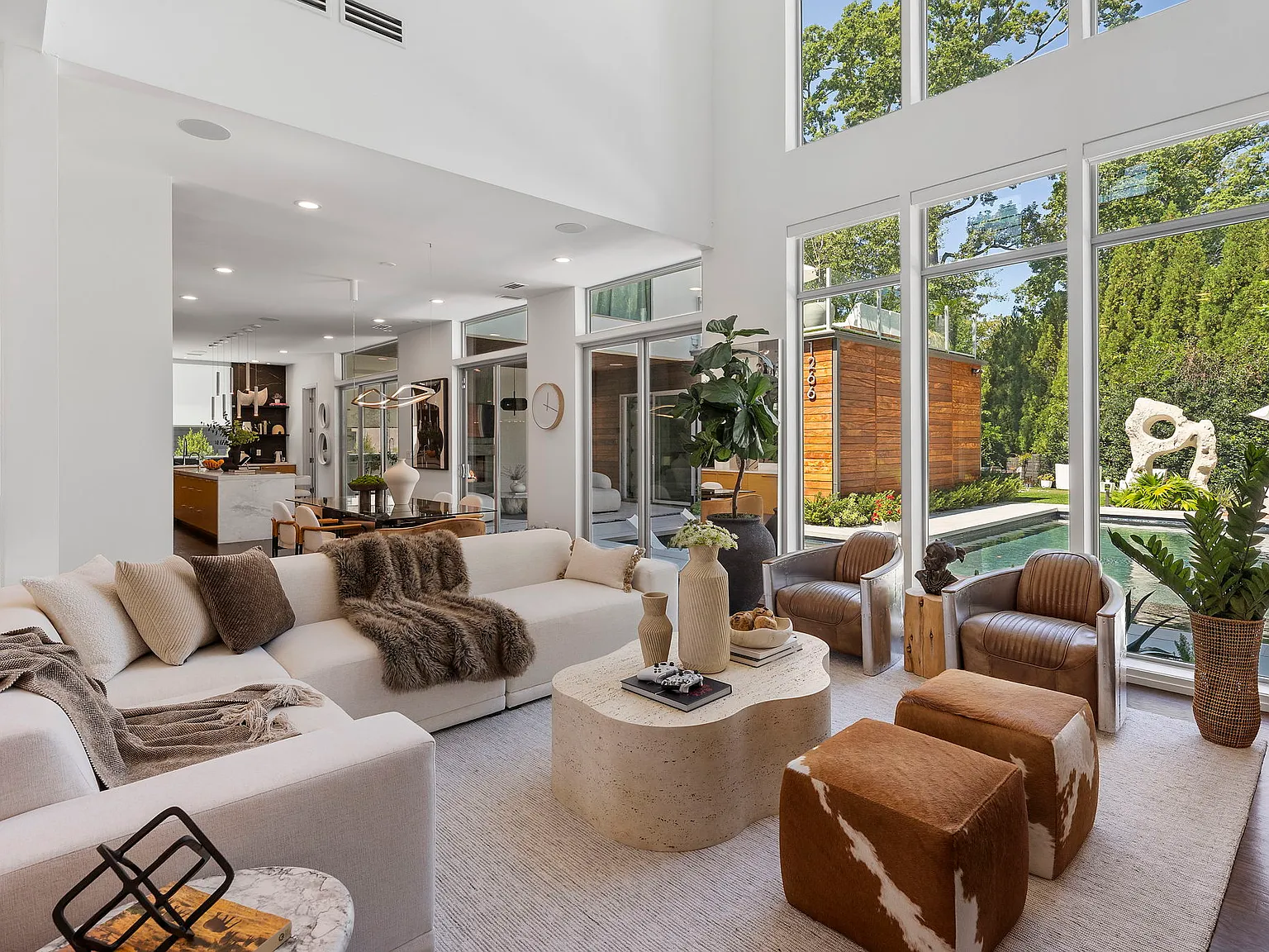 4 bed, 4.5 bath, 4000 sqft, $20,500 — Photo 4