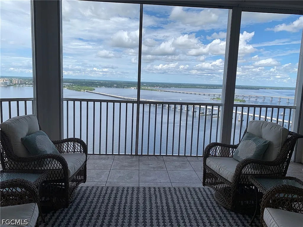 3 bed, 2.5 bath, 2258 sqft, $3,300 — Photo 4