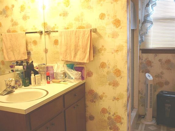 3rd image of 9421 W Briarwood Ave